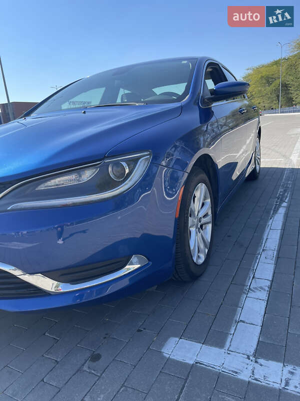 Седан Chrysler 200 2015 в 