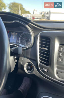 Седан Chrysler 200 2015 в 