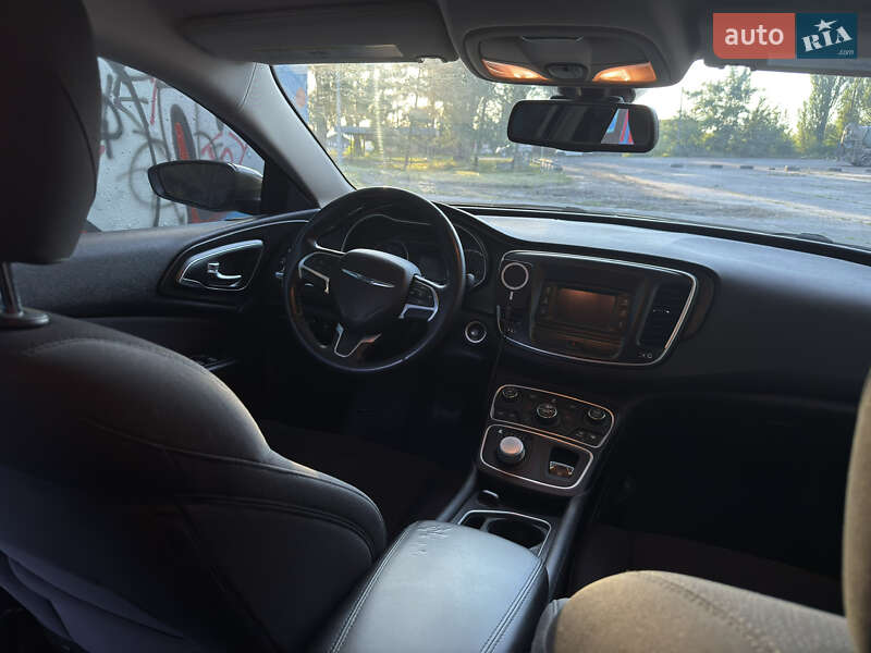 Седан Chrysler 200 2015 в Хмельницком