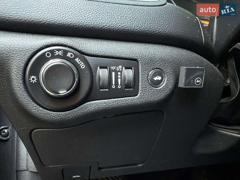 Седан Chrysler 200 2015 в Хмельницком