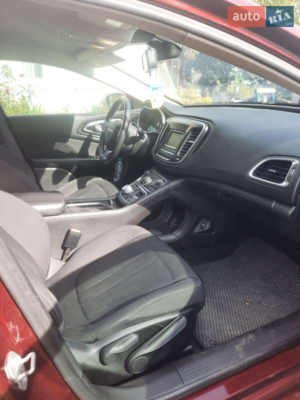 Седан Chrysler 200 2015 в Смеле