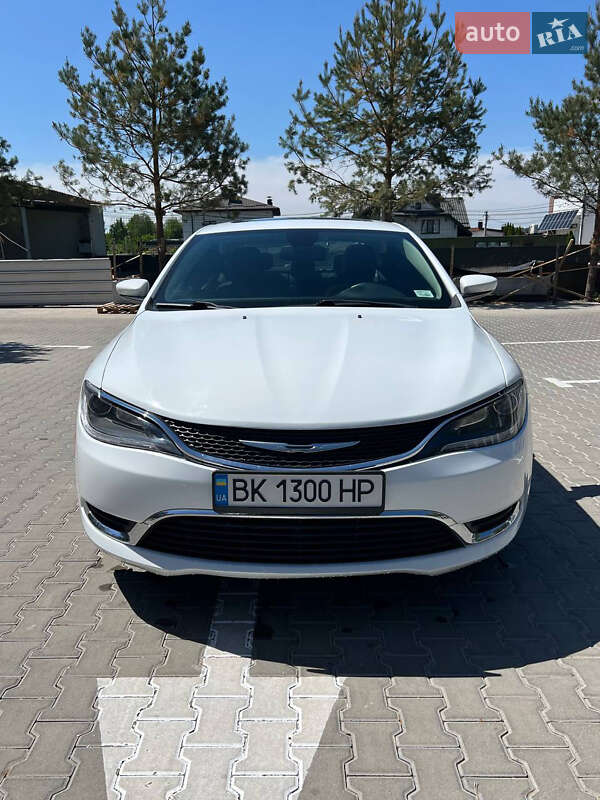 Седан Chrysler 200 2015 в Киеве