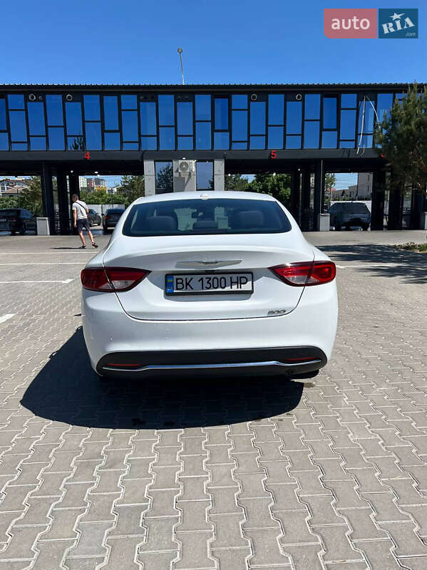 Седан Chrysler 200 2015 в Киеве