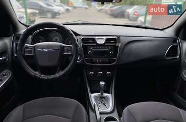 Седан Chrysler 200 2012 в 