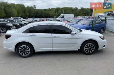 Седан Chrysler 200 2012 в 