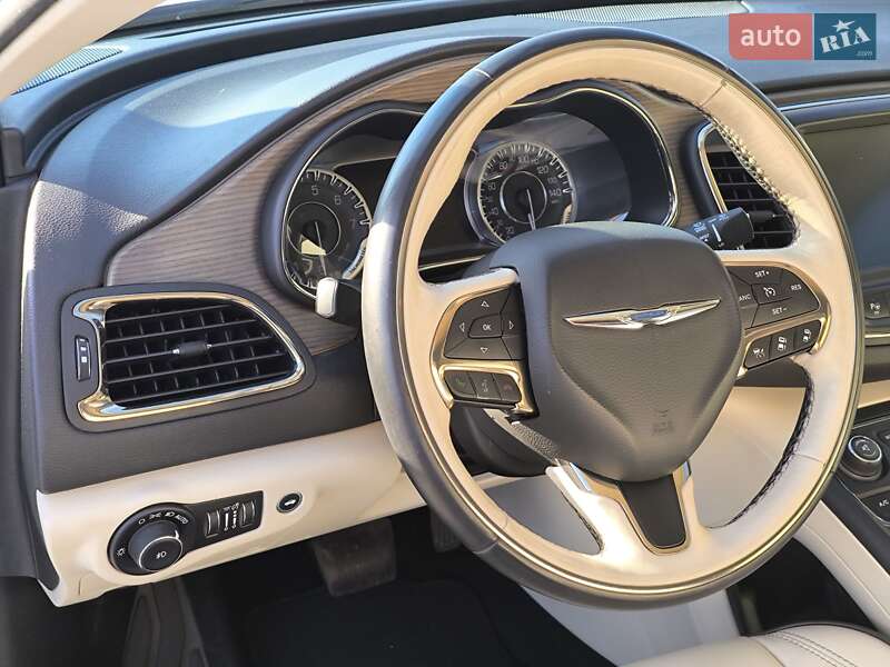 Седан Chrysler 200 2014 в Виннице