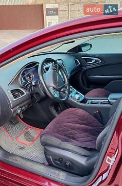 Седан Chrysler 200 2015 в 