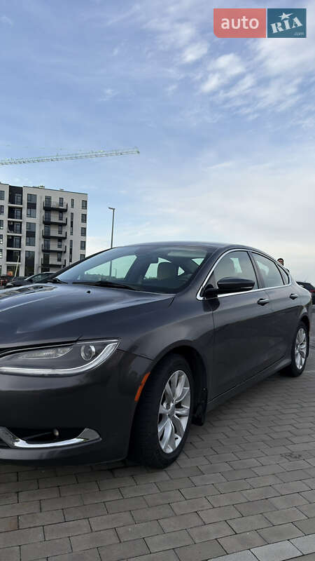 Седан Chrysler 200 2014 в Ровно