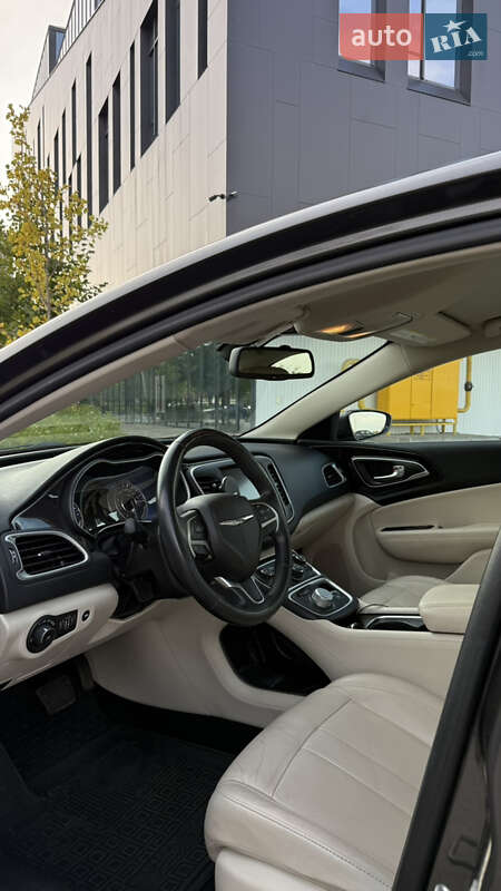 Седан Chrysler 200 2014 в Ровно