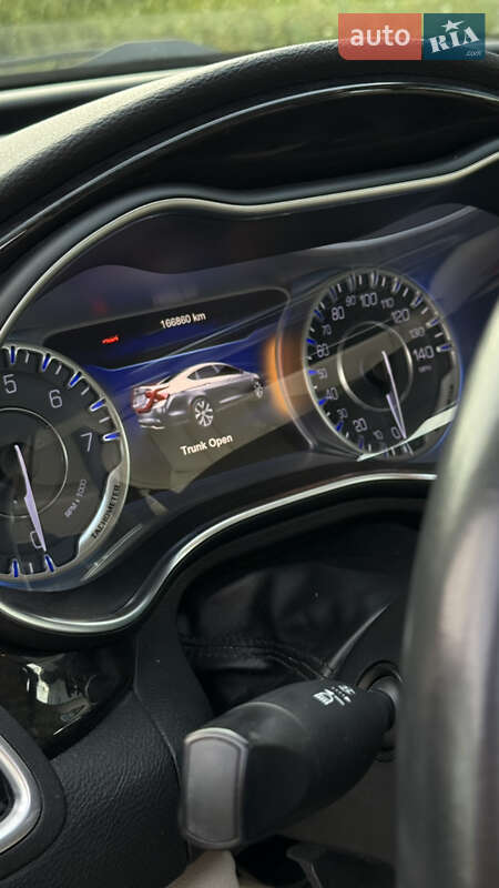 Седан Chrysler 200 2014 в Ровно