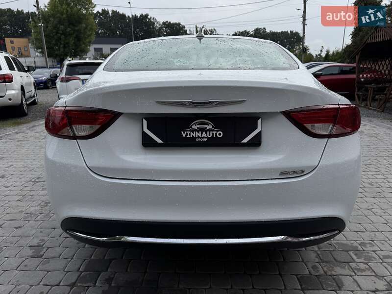 Седан Chrysler 200 2016 в Виннице