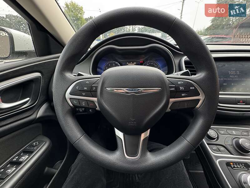 Седан Chrysler 200 2016 в Виннице