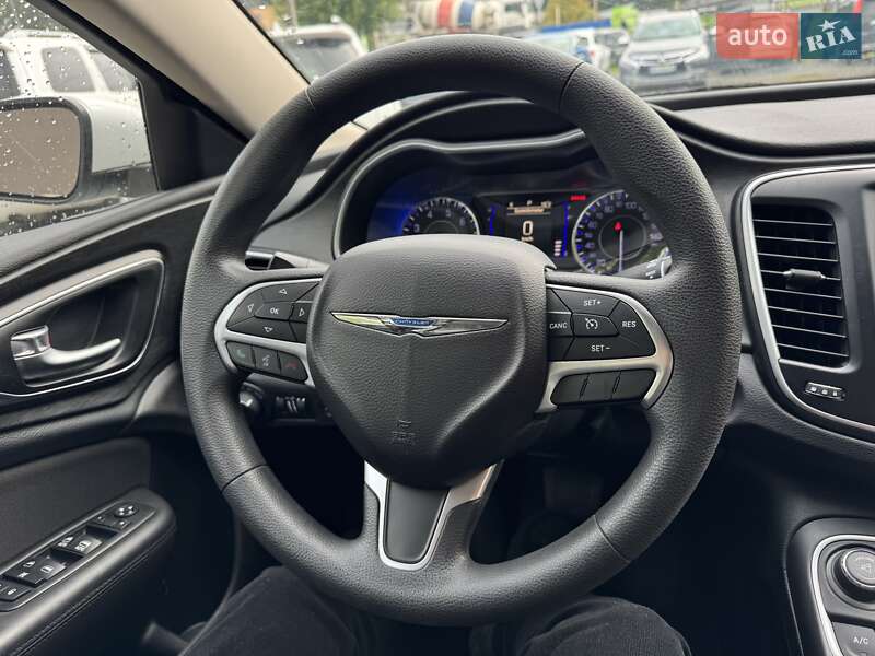 Седан Chrysler 200 2016 в Виннице