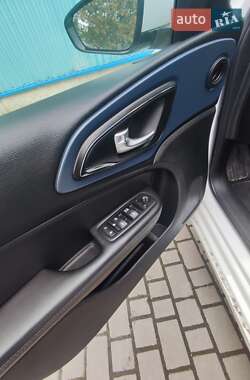 Седан Chrysler 200 2015 в 