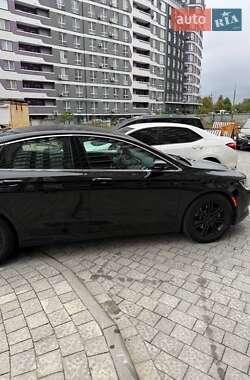 Седан Chrysler 200 2015 в Львове