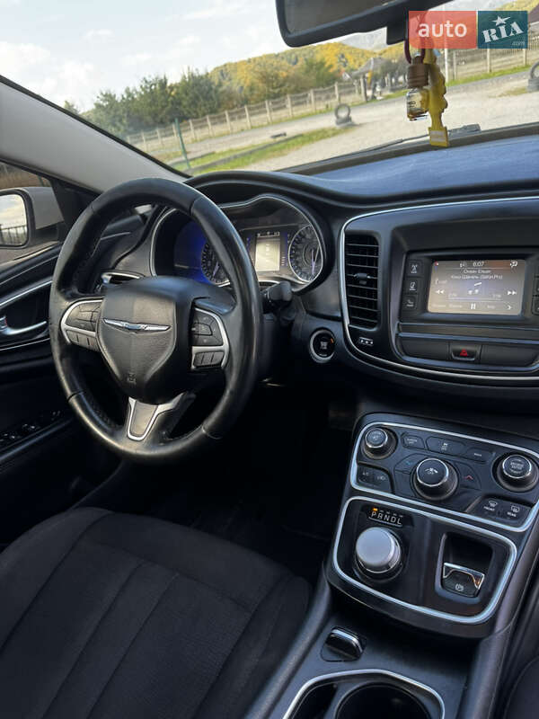 Седан Chrysler 200 2015 в Хусте