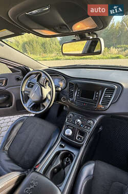 Седан Chrysler 200 2015 в 
