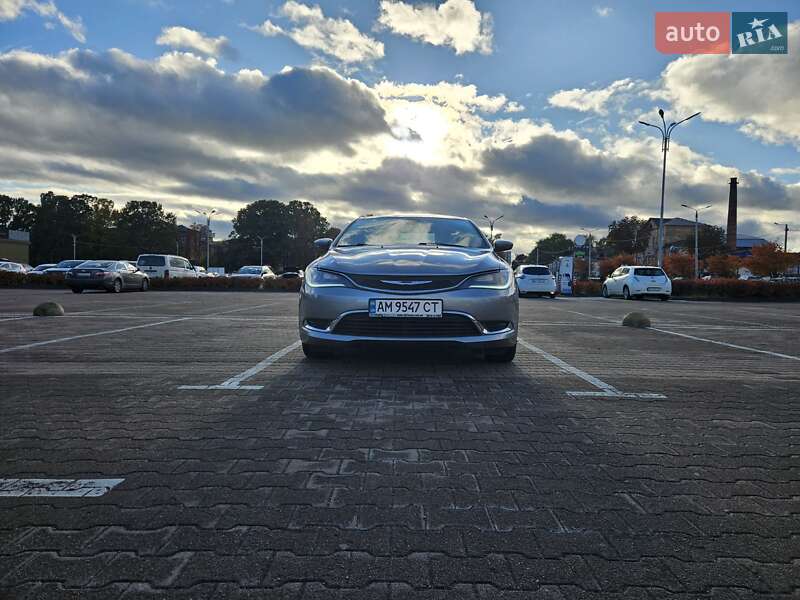 Седан Chrysler 200 2015 в 