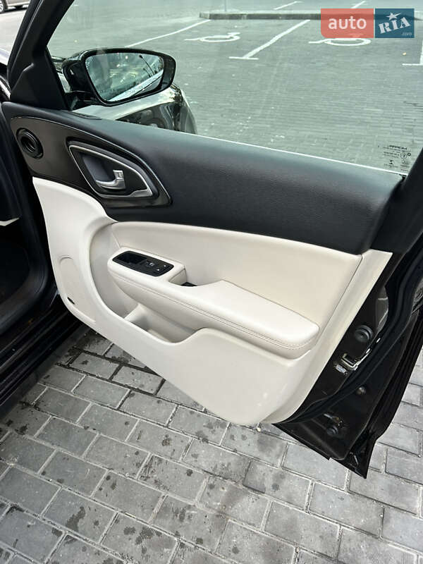 Седан Chrysler 200 2014 в Днепре