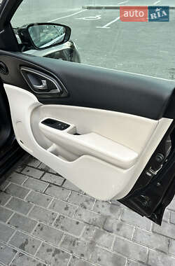 Седан Chrysler 200 2014 в 