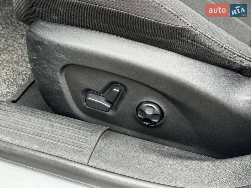 Седан Chrysler 200 2014 в Виннице