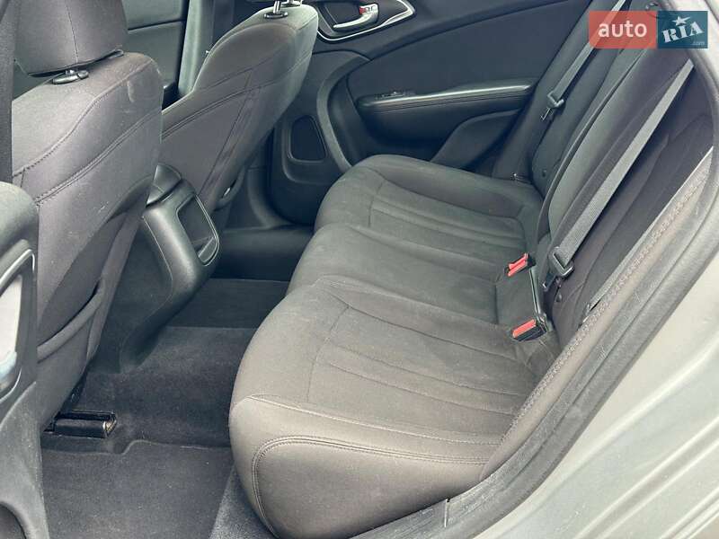 Седан Chrysler 200 2014 в Виннице