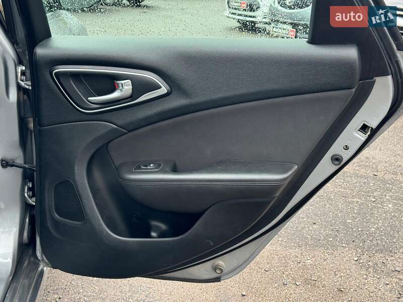 Седан Chrysler 200 2014 в Виннице