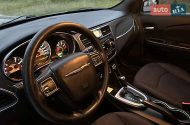 Седан Chrysler 200 2014 в 