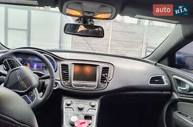 Седан Chrysler 200 2015 в  фото 3 Седан Chrysler 200 2015 в