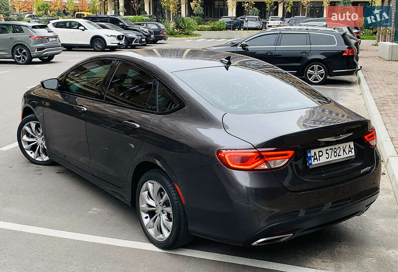Седан Chrysler 200 2015 в Києві