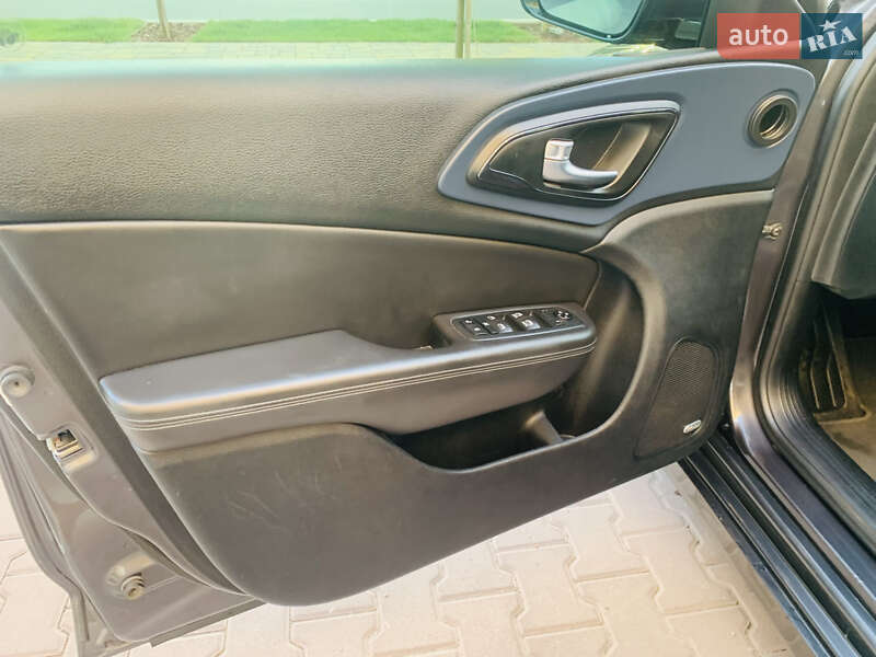 Седан Chrysler 200 2015 в Києві