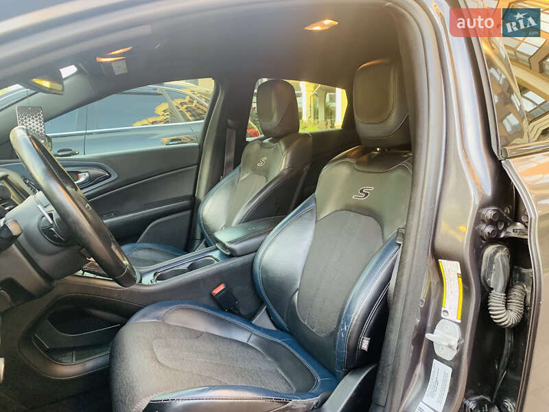 Седан Chrysler 200 2015 в Києві