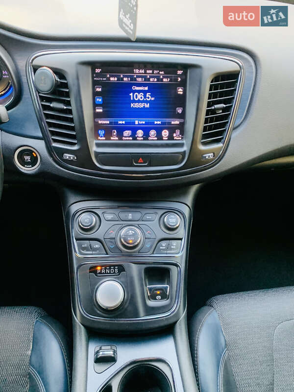 Седан Chrysler 200 2015 в Києві