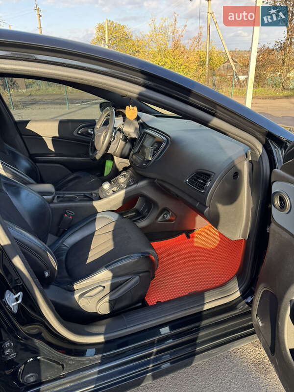 Седан Chrysler 200 2014 в Первомайске