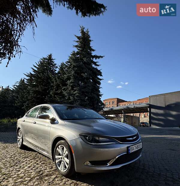 Седан Chrysler 200 2015 в Кропивницком