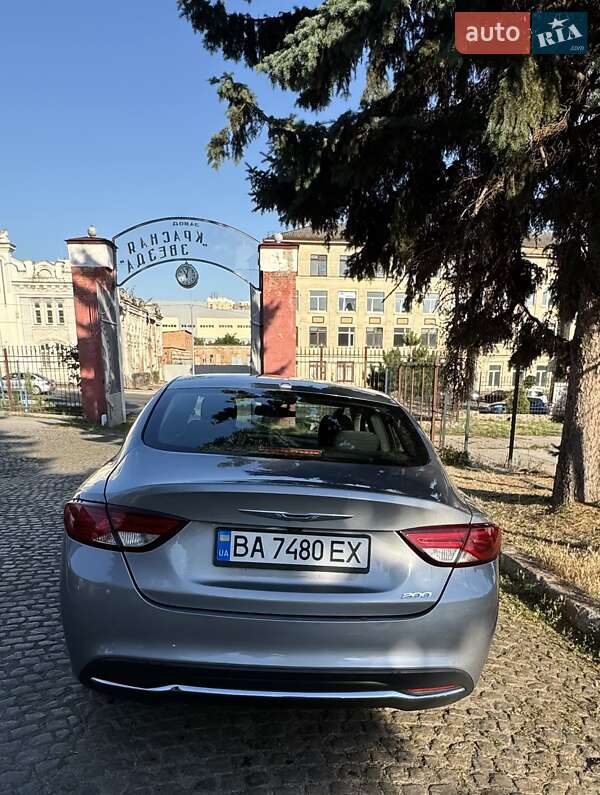 Седан Chrysler 200 2015 в Кропивницком
