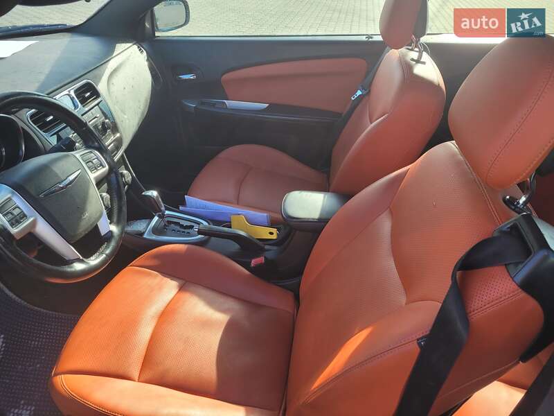 Кабриолет Chrysler 200 2012 в Любомле
