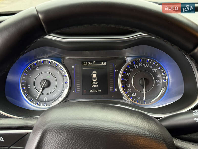 Седан Chrysler 200 2015 в Днепре