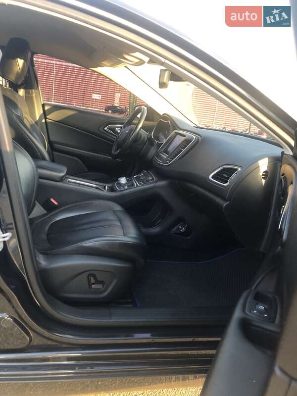 Седан Chrysler 200 2016 в Киеве