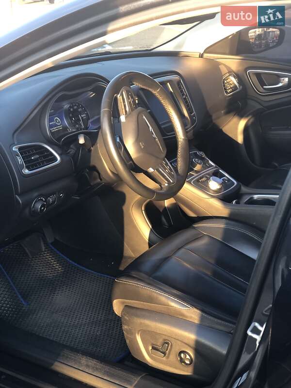 Седан Chrysler 200 2016 в Киеве