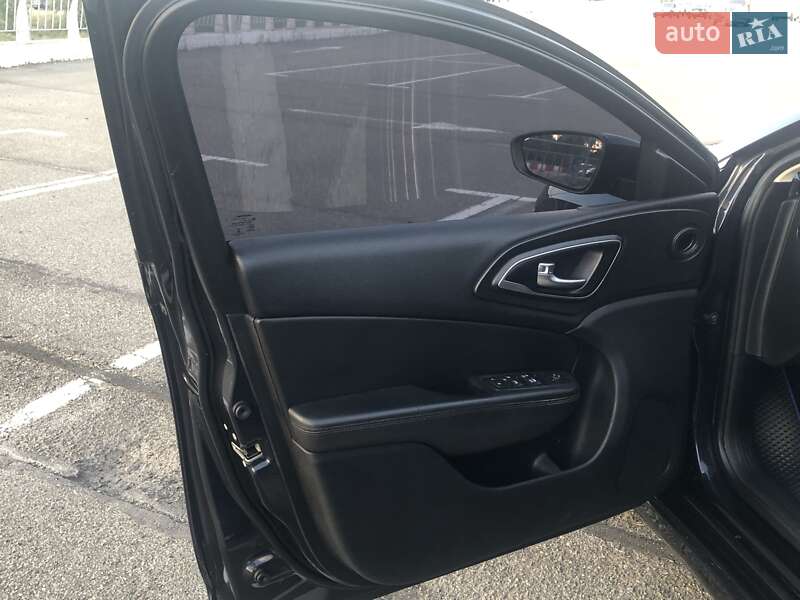 Седан Chrysler 200 2016 в Киеве