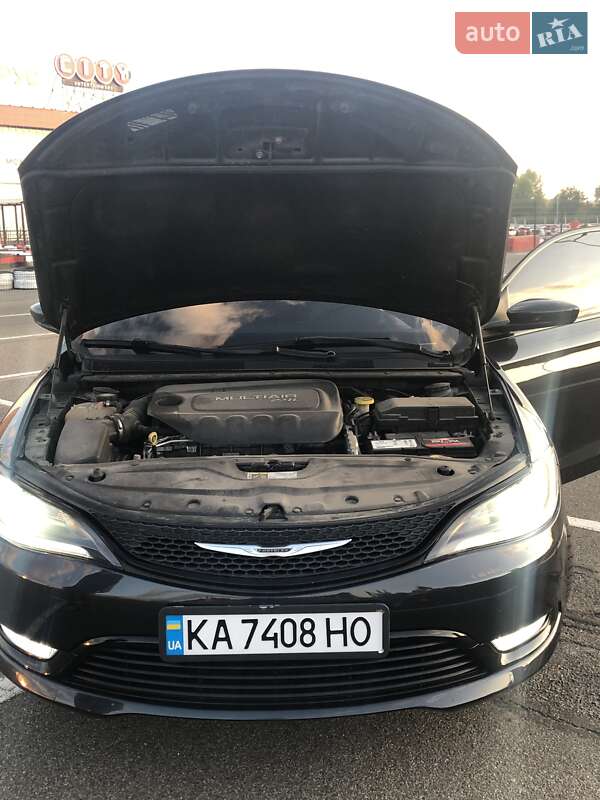 Седан Chrysler 200 2016 в Киеве