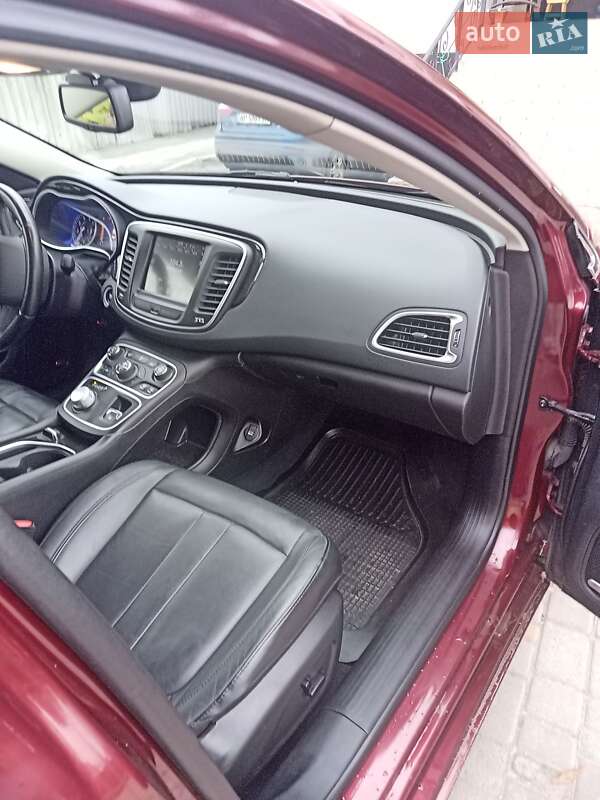 Седан Chrysler 200 2014 в Кременчуге