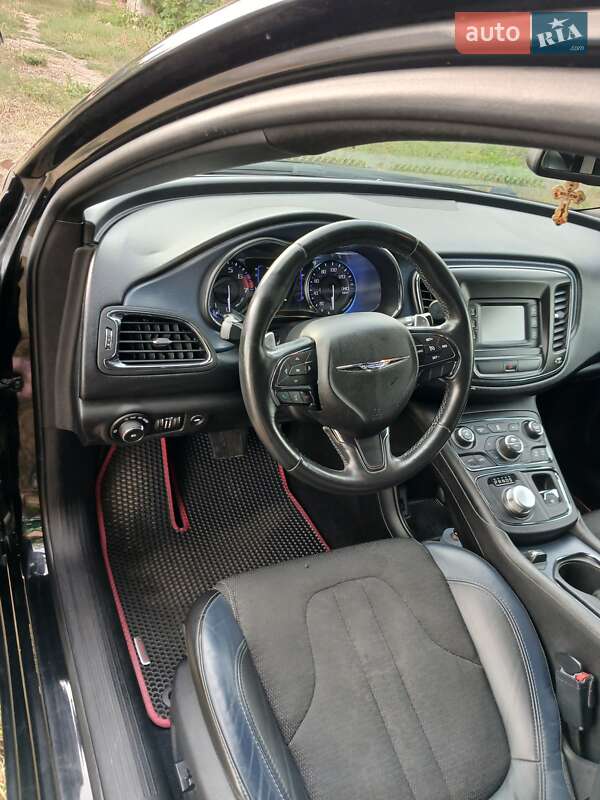 Седан Chrysler 200 2015 в Черкасах