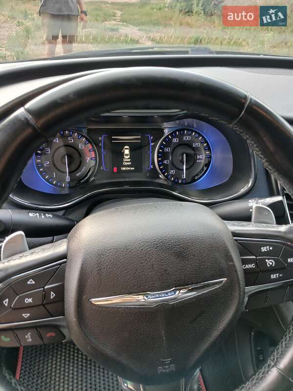 Седан Chrysler 200 2015 в Черкасах