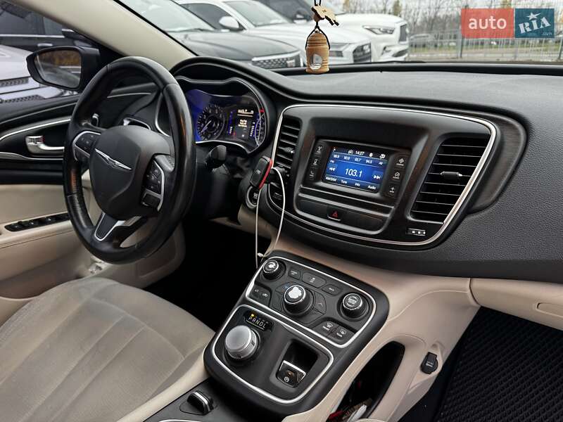 Седан Chrysler 200 2015 в Киеве фото 23 Седан Chrysler 200 2015 в Киеве