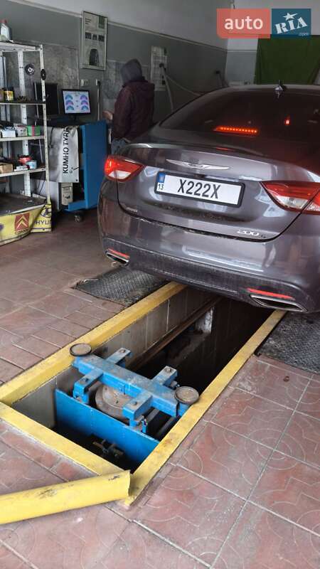 Седан Chrysler 200 2015 в Чернігові