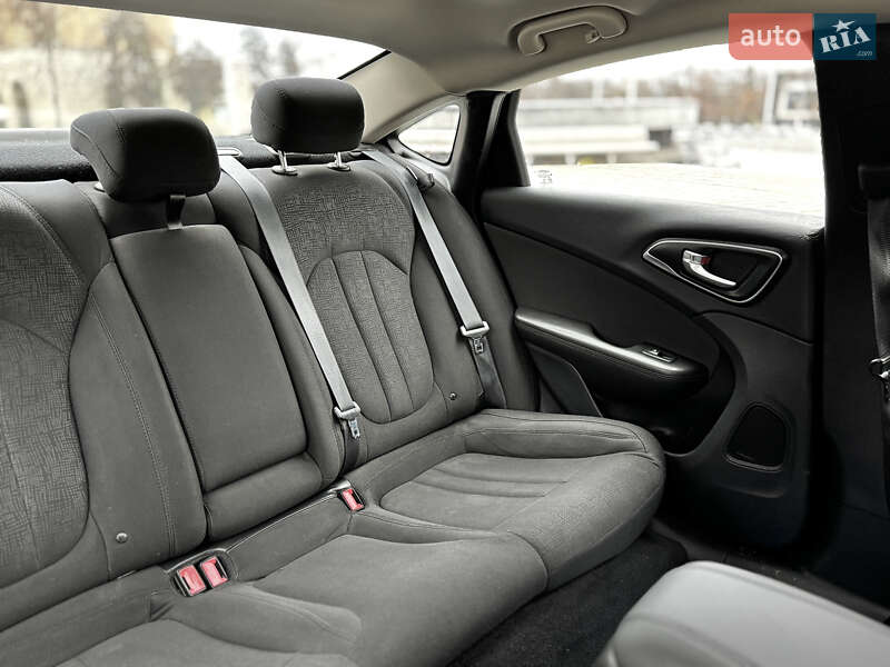 Седан Chrysler 200 2015 в Харькове