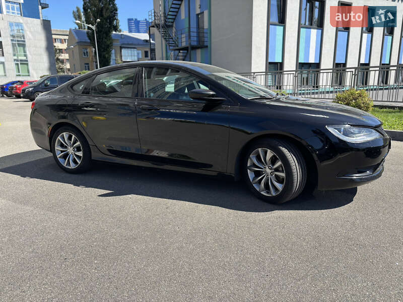 Седан Chrysler 200 2015 в Киеве