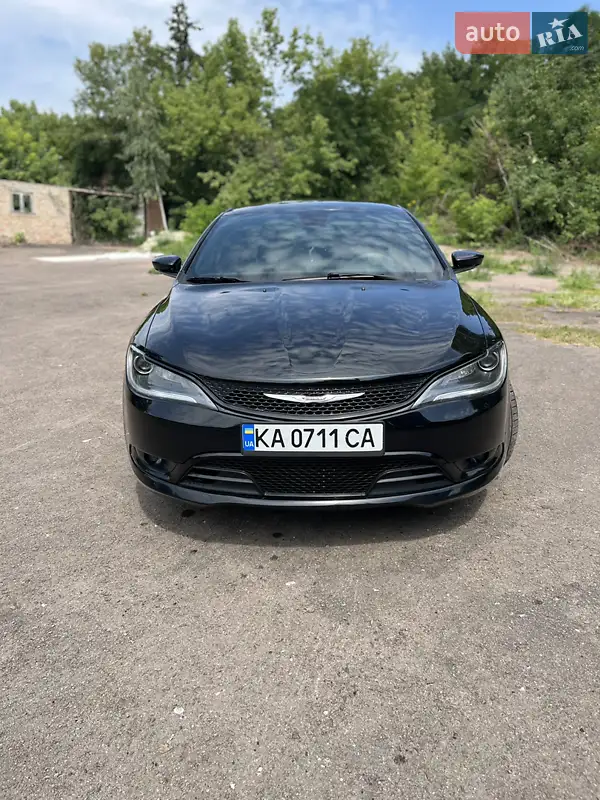Chrysler 200